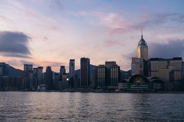 Fototapeta premium 香港 早朝のビクトリア・ハーバー
