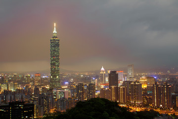 Fototapeta na wymiar beautiful nignt viw of Taipei city, Taiwan