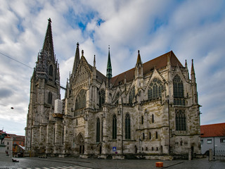 Fototapeta na wymiar Regensburger Dom St. Petrus in Regensburg, Oberpfalz, Bayern, Deutschland 