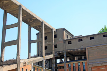 Obraz premium broken cement buildings