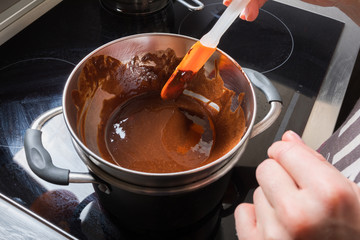 Process melt chocolate in a water bath at home.
