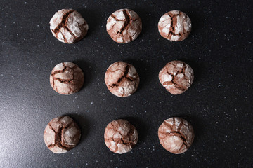 Cracked chocolate cookies