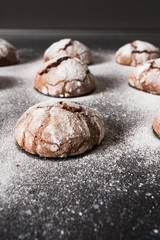 Cracked chocolate cookies