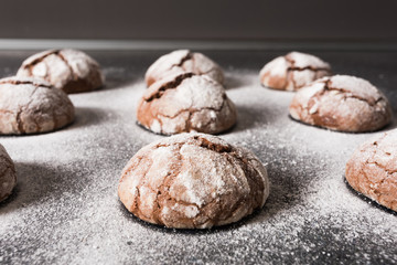 Cracked chocolate cookies