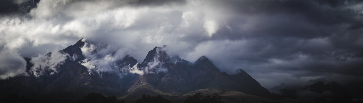 Panoramic image of the mountains near the town of worcester in the western cape of south africa after a rain shower in winter