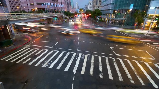 Time lapse traffic at the intersection in the evening