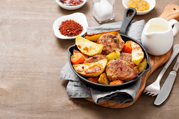 Pork meat medallions with baked potatoes and cream sauce .