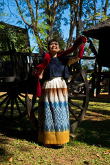 portrait de femme avec &eacute;charpe yao