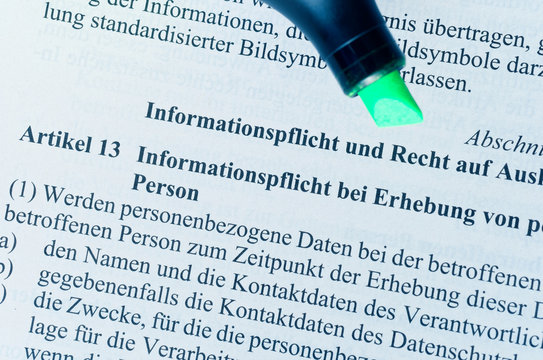 Gesetzestext ohne Urheberrechte mit Artikel 13 DSGVO (Datenschutzgrundverordnung) in english GDPR General Data Protection Regulation