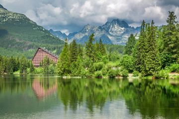 Fototapeta na wymiar Stunning mountain lake in Strbske Pleso, Slovakia