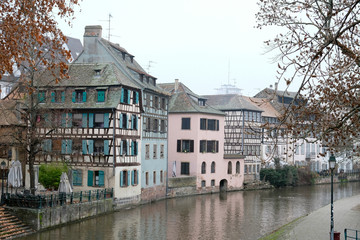 Obraz premium houses on the canal in Strasbourg