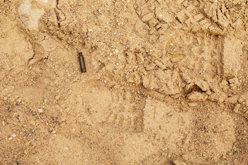 The cartridges from the cartridges lie in the sand
