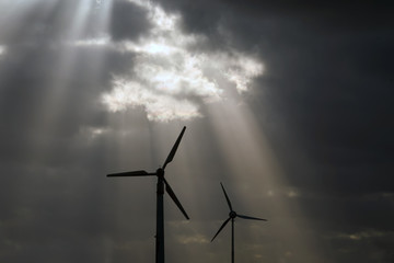 Windkraftanlage, Gewitterstimmung. Ostfriesland. 19007.jpg