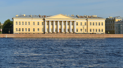 Fototapeta premium Building of Imperial Academy of Sciences in Saint Petersburg on Universitetskaya Embankment