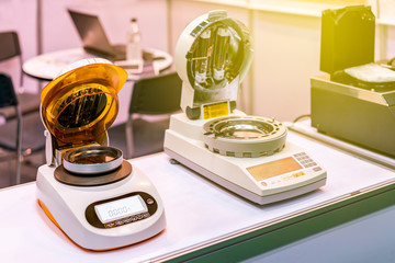 automatic infrared moisture analyzer device for weight loss checking & calculated to % humidity...