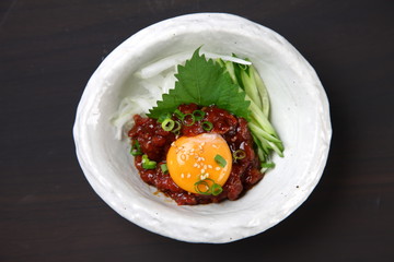 馬肉ユッケ
