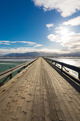 Lange Holzbrücke in Island