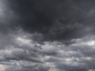 Obraz premium Gray and dark storm clouds before the storm