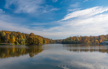 Fototapeta na wymiar Autumn foliage with water reflection natural landscape