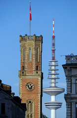 Turm der alten Post, Heinrich-Hertz-Turm im Hintergrund