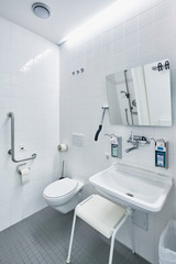 Krankenhaus Badezimmer Toilette Waschbecken