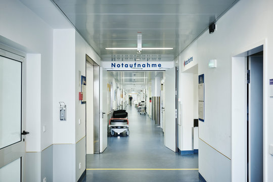 Notaufnahme Eingang Krankenhaus Bett Niemand