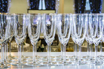 many wine glasses for champagne