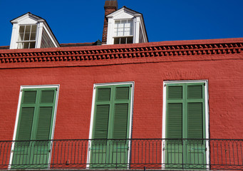 French Quarter architecture, New Orleans, Louisiana, United States. Built in the 18th century Spanish architectural style with cast iron balconies.