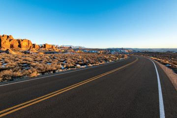 Auf der Strasse nach Garden of Eden bei Sonnenuntergang