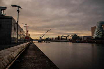 Ireland Irland Dublin Langzeitbelichtung Tag Samuel Becket Bridge