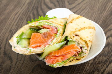 Salmon bread roll