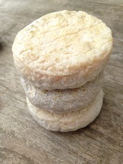 petits fromages de chèvre au lait cru, artisanal