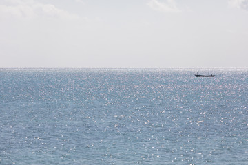 朝の穏やかな海