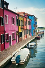 Fototapeta na wymiar Colorful Burano canal
