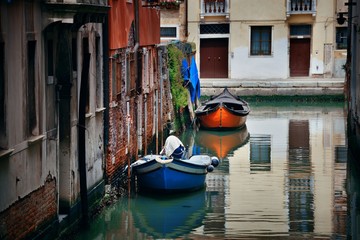 Fototapeta na wymiar Venice boat alley