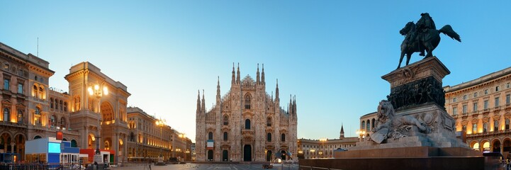 Fototapeta na wymiar Milan Cathedral Square panorama