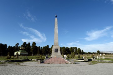 Obraz premium Stele at the top of the Seminsky pass in honor of the 200th anniversary of the voluntary entry of the Altai Mountains into Russia