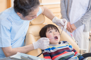 歯医者にくる子供