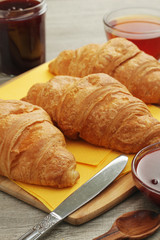 Croissants with marmalade and tea 