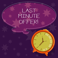 Word writing text Last Minute Offer. Business concept for discount is one that is done at latest time possible Blank Color Thought Speech Bubble with Outline and Alarm Clock photo