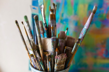 Fototapeta premium A close-up of the artist's used brushes in a glass