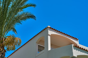 Fototapeta premium Hotel building with balcony on the sea