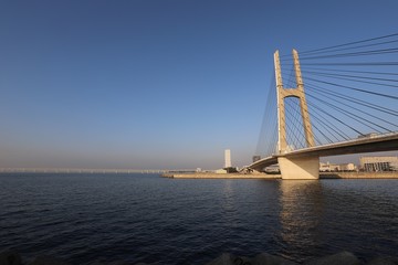 Obraz premium 大阪湾に架かる橋