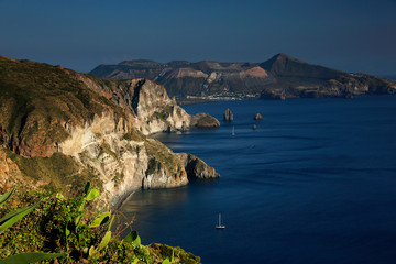Lipari, Quattrocchi, Blick auf die Insel Vulcano, Spiaggia Valle Muria, Liparische Inseln,...
