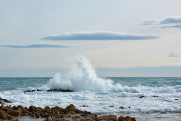 France, côte d'azur, cap d'Antibes, houle et vagues par vent d'est, paysage maritime.
