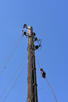 alter Strommast