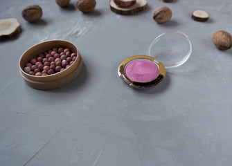  Pink blush and round eyeshadow