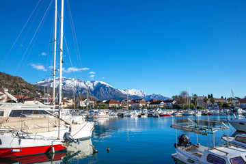 Fototapeta na wymiar yachts in harbor against the backdrop of the mountains