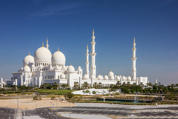 Fototapeta na wymiar Sheikh Zayed Grand Mosque architecture, United Arab Emirates, Abu Dhabi.