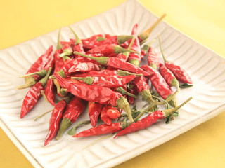 Japanese hot chili peppers called Takanotsume, hawk craw (Japan) 和食用の鷹の爪（トウガラシ）（日本）